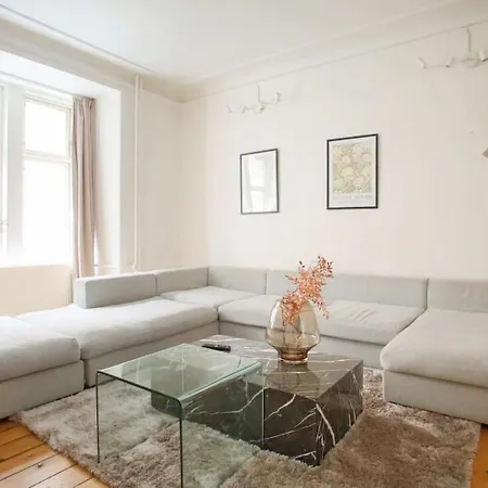 Large & Bright 3br W Whirlpool Near Metro Lejlighed København