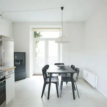 Lejlighed Large & Bright 3br W Whirlpool Near Metro København