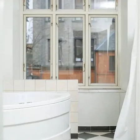 Lejlighed Large & Bright 3br W Whirlpool Near Metro