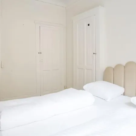 Large & Bright 3br W Whirlpool Near Metro Lejlighed