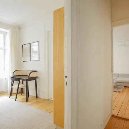 Large & Bright 3br W Whirlpool Near Metro Lejlighed København