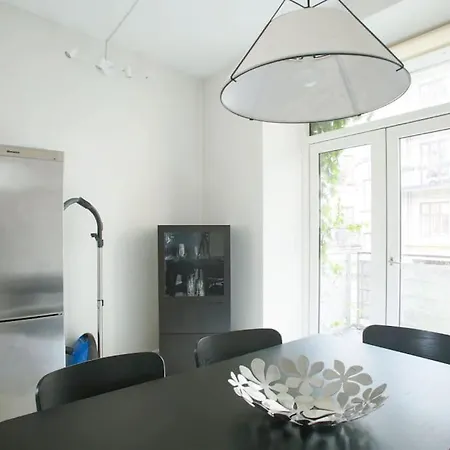 Large & Bright 3br W Whirlpool Near Metro * København