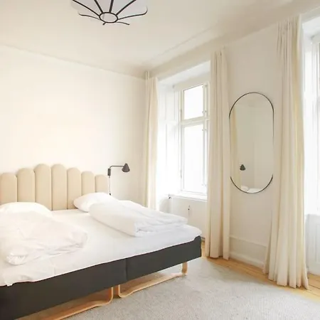 Lejlighed Large & Bright 3br W Whirlpool Near Metro København