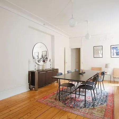 Lejlighed Large & Bright 3br W Whirlpool Near Metro