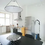 Large & Bright 3br W Whirlpool Near Metro Copenhagen