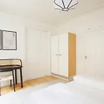 Large & Bright 3br W Whirlpool Near Metro Apartamento