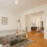 Large & Bright 3br W Whirlpool Near Metro