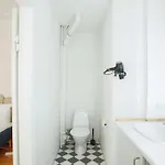 Large & Bright 3br W Whirlpool Near Metro