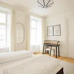 Large & Bright 3br W Whirlpool Near Metro Apartamento