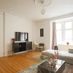 Large & Bright 3br W Whirlpool Near Metro Apartment *