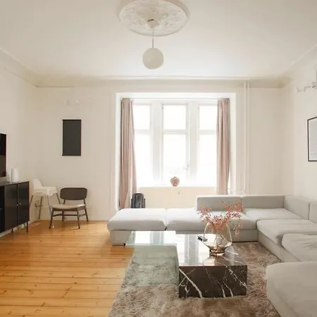 Large & Bright 3br W Whirlpool Near Metro Apartment Copenhagen