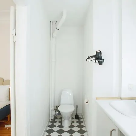 Large & Bright 3br W Whirlpool Near Metro