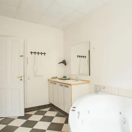 Appartement Large & Bright 3br W Whirlpool Near Metro *