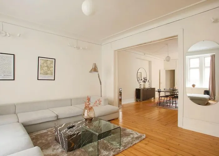 Large & Bright 3br W Whirlpool Near Metro