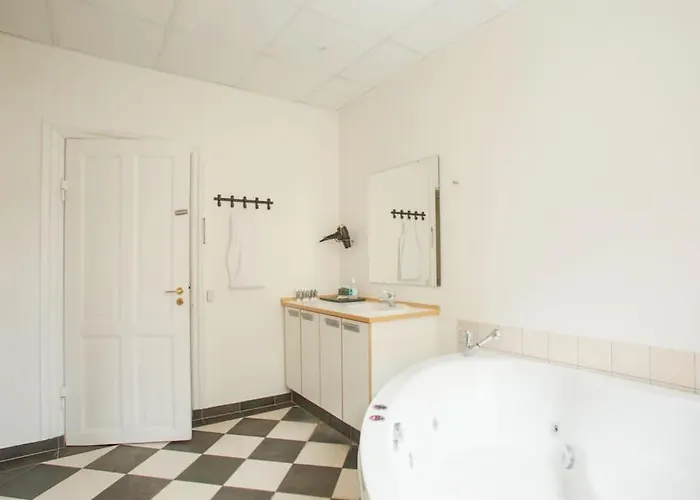 Appartamento Large & Bright 3br W Whirlpool Near Metro *