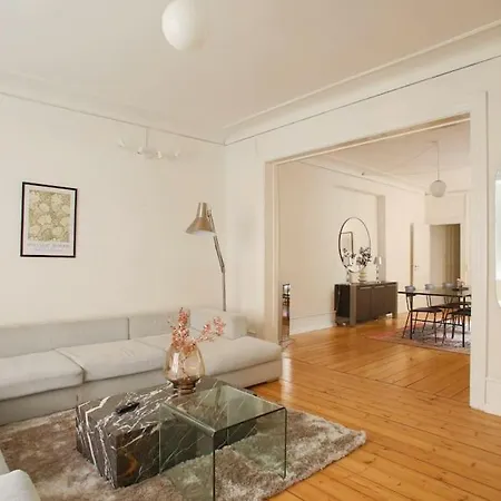 Large & Bright 3br W Whirlpool Near Metro