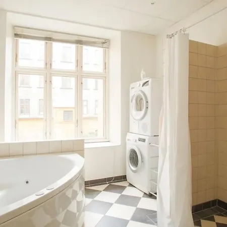 Large & Bright 3br W Whirlpool Near Metro *